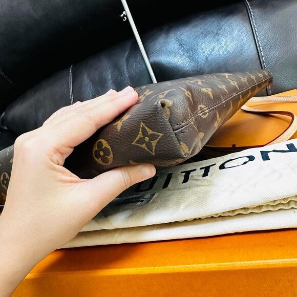 Louis Vuitton Carry It Tote - Picture 8 of 15